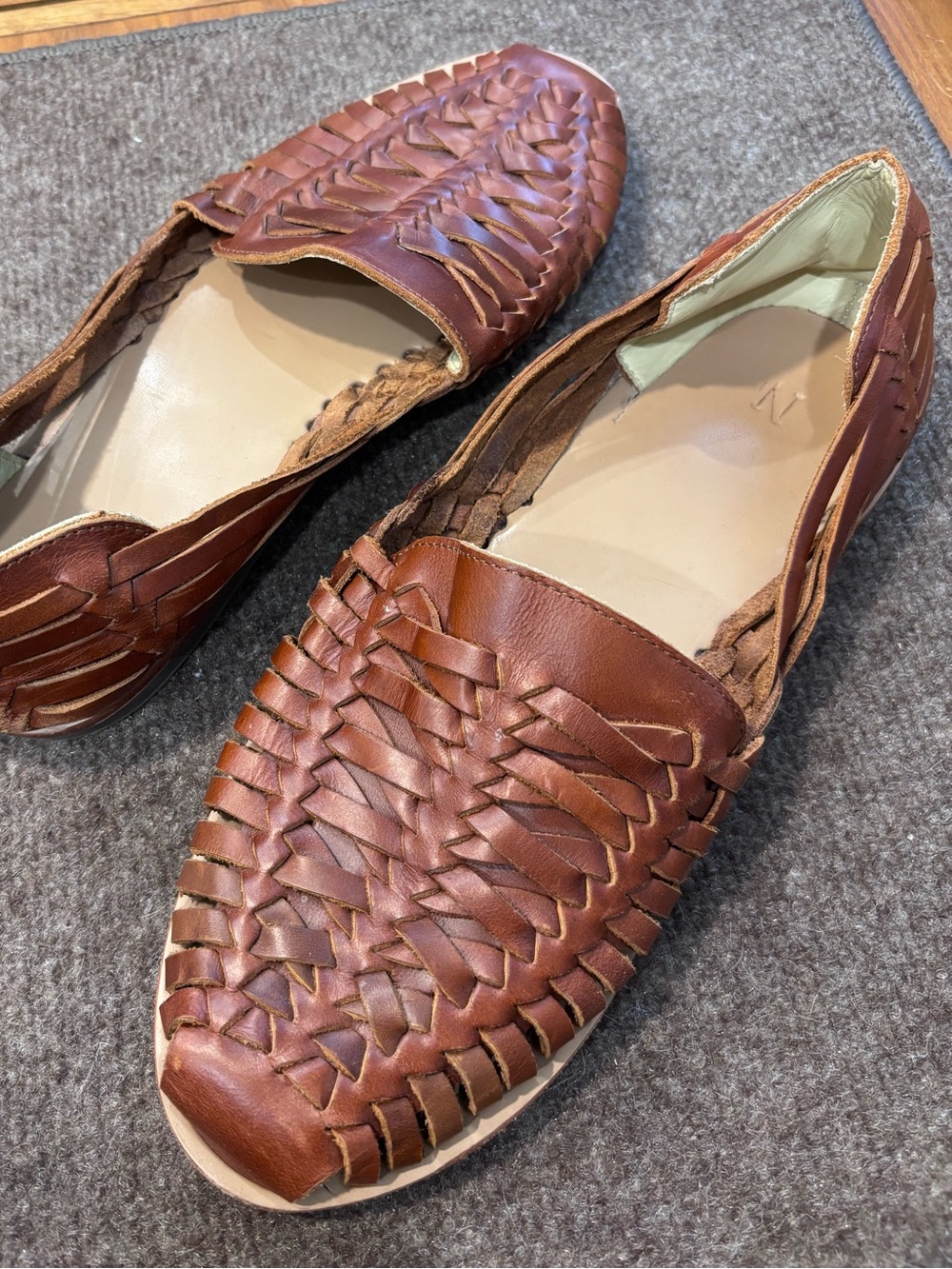 Nisolo Men’s Woven Leather Huarache Sandals in Brandy - Size 9.5